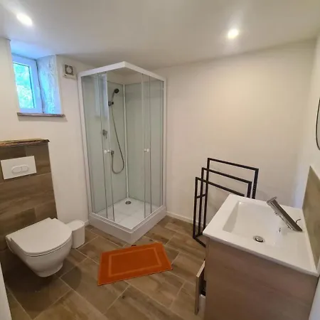 Holiday home Mezzanine, & Chiens De Traineau Chassiecq